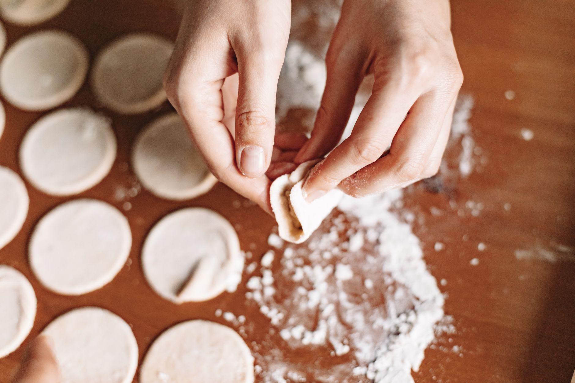 Pierogi z kaszą gryczaną — danie kuchni regionu Lubelszczyzna