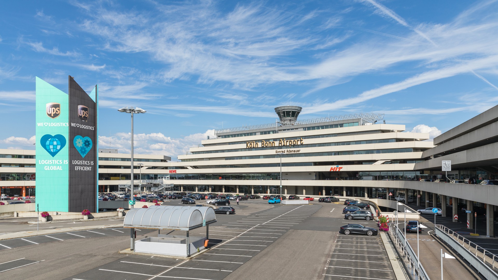 Parkingi przy lotniskach — ilustracja działu
