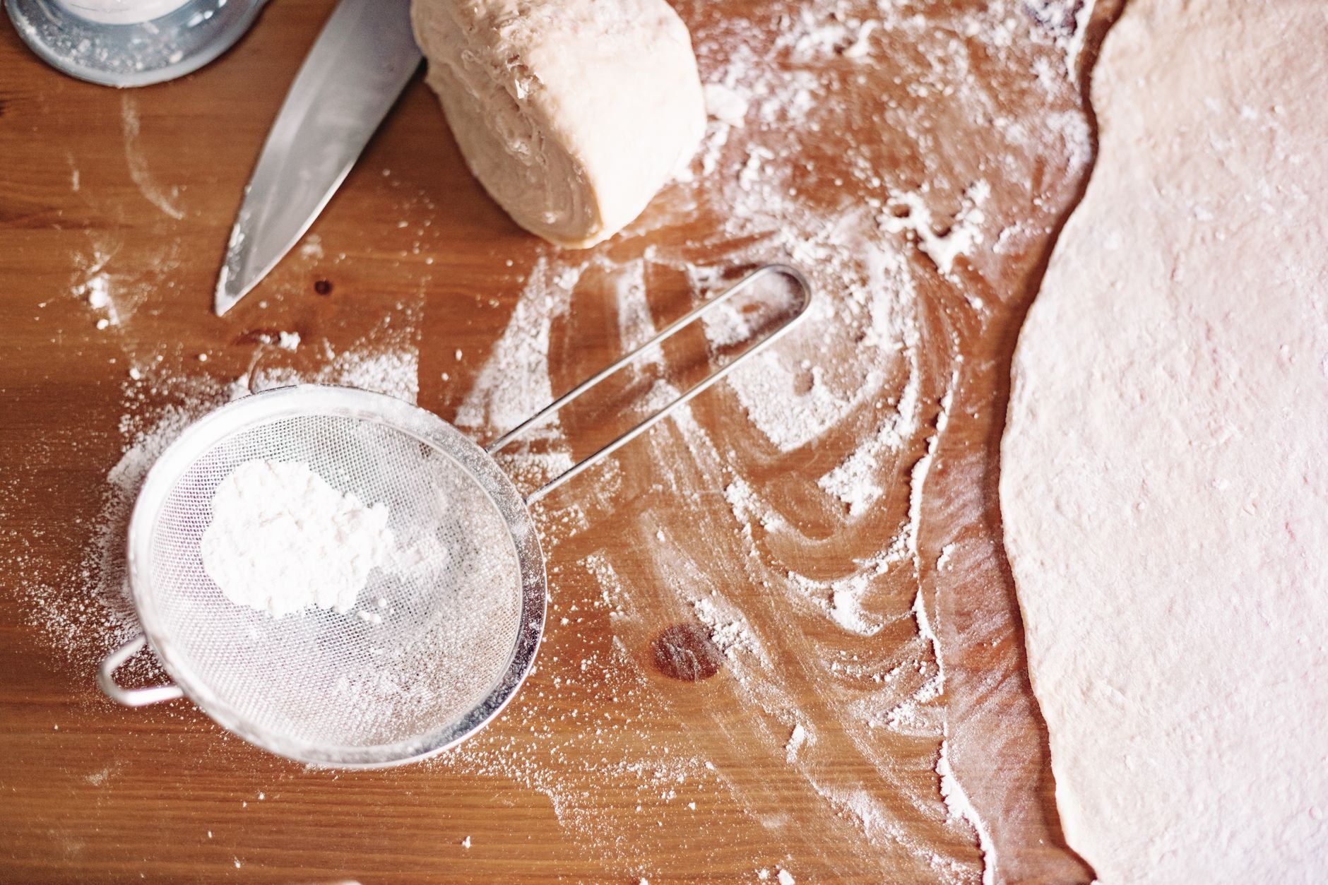 Pastilla posypana cukrem pudrem i cynamonem
