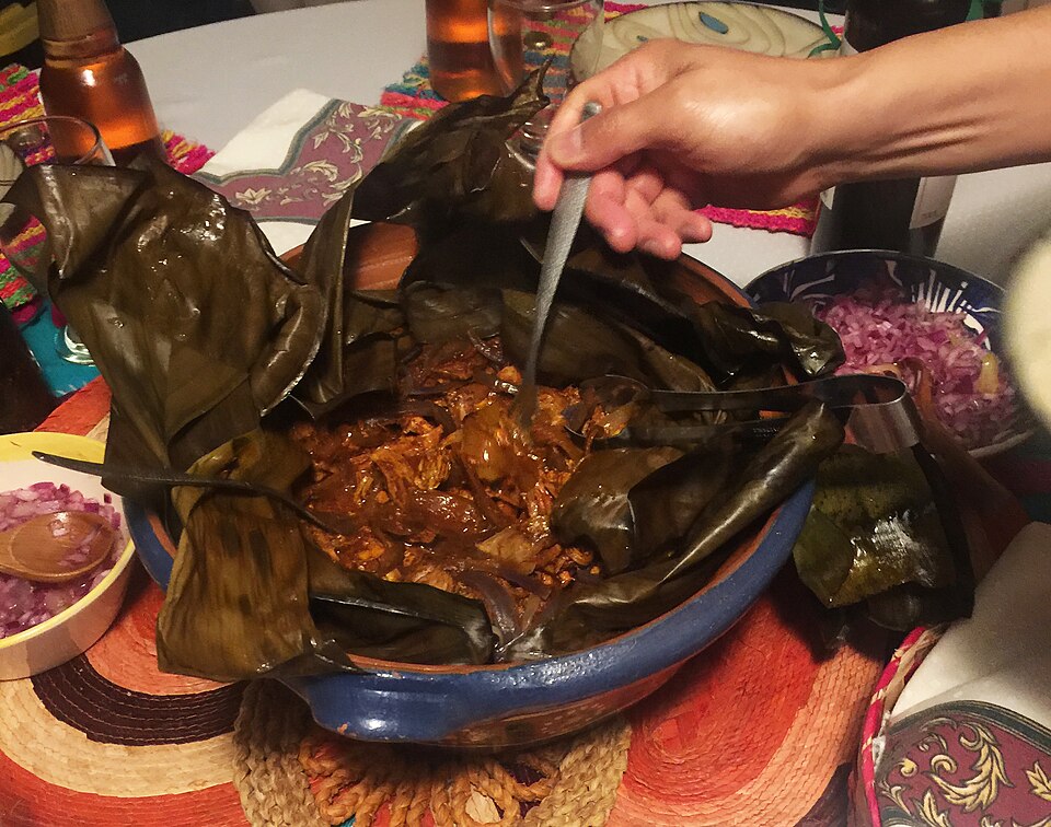 Cochinita pibil z różową cebulą na tortilli