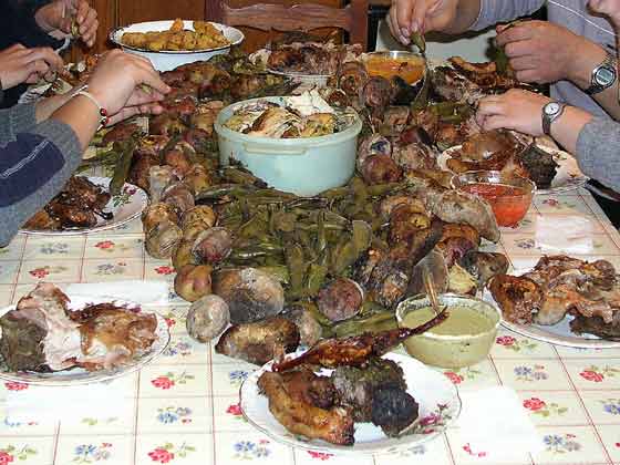 Pachamanca — jedzenie pieczone na kamieniach w ziemi